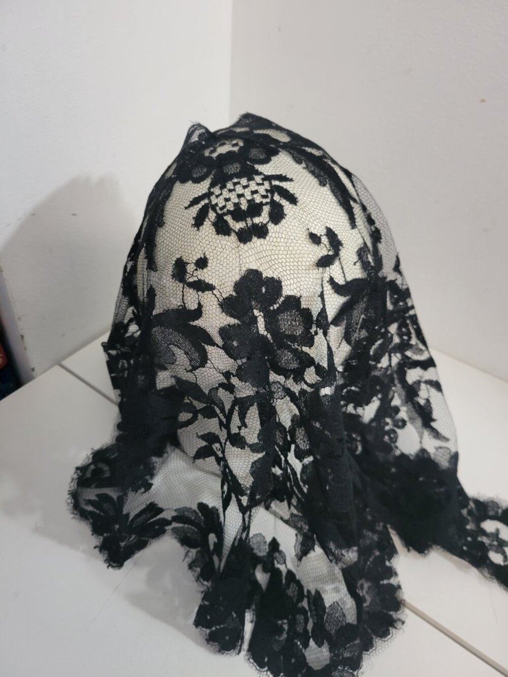 Vintage Head Cover In Lace For Church or ceremonies - Picture 7 of 7